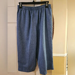 Kim Rogers Petite Pull On Capris. Size 8P